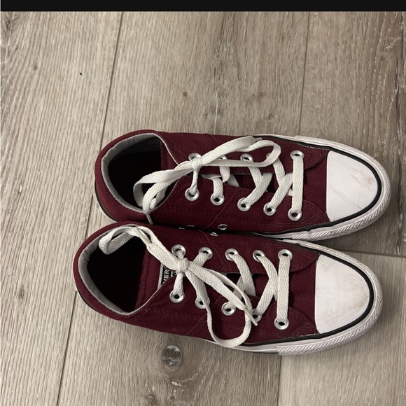 Converse Size 6 women’s - Picture 2 of 3